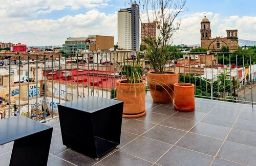 Centro de Guadalajara Apartamento | Modern Design Loft w/Gym & Coworking | 2 BD | Tribu Colón