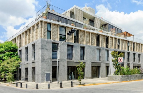 Centro de Guadalajara Apartamento | Modern Design Loft w/Gym & Coworking | 2 BD | Tribu Colón