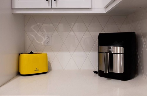 Guasti Apartamento | Modern Designer Stay Bright Chic Spacious