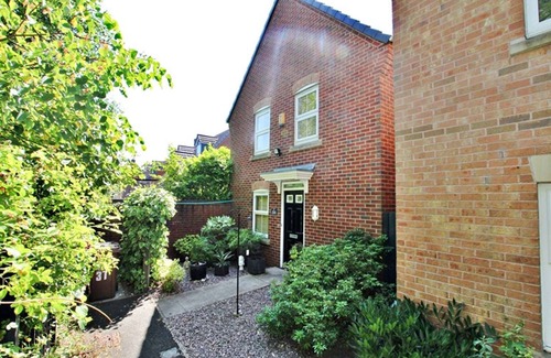 Thatto Heath Casa | Home-Confortable-Baño con ducha-Vista al bosque-Detached Property