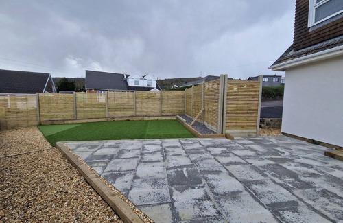 Merthyr Tydfil Casa | Modern Detached 3 bedroom home with off-road parking