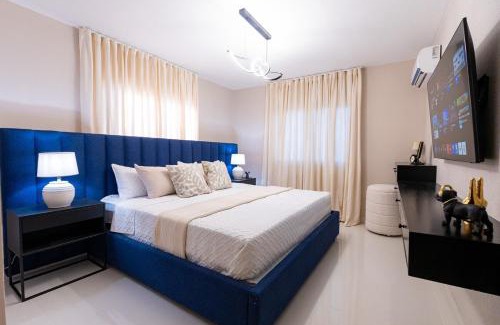 Punal Apartamento | Modern 3BR! 9FL, King Bed! STI with Pool! Fast wifi!