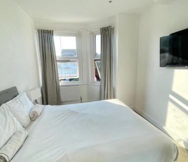 Edgware Casa | Modern Double Bedroom with Marble private bathroom