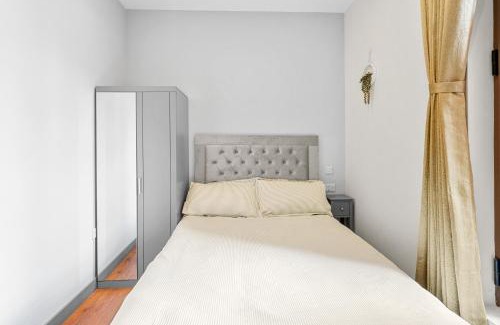Valentines Apartamento | Modern Double Room 1 Min to Ilford Station