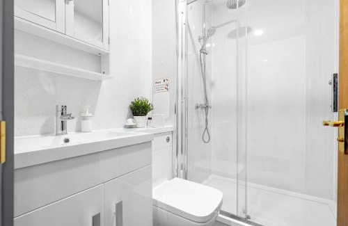 Valentines Apartamento | Modern Double Room 1 Min to Ilford Station