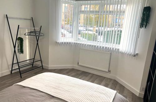 Whitefoot Casa | Modern Double Room with Fire TV