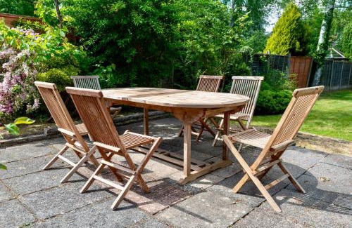 Barnt Green Casa | Modern Double Room with Broadband, Private TV and seating area - Room 1