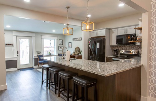 New Albany Casa | Modern downtown 4-BR/3 bath spacious home with free on site parking, sleeps 10