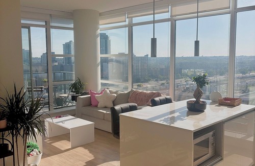Victoria Park Apartamento | MODERN DOWNTOWN APARTMENT - Only a 5 minute walk to the Stampede grounds.