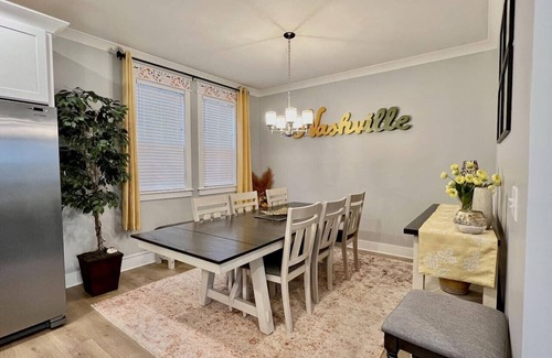 Maxwell Casa | Modern Downtown Home- Great Location