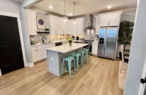 Maxwell Casa | Modern Downtown Home- Great Location