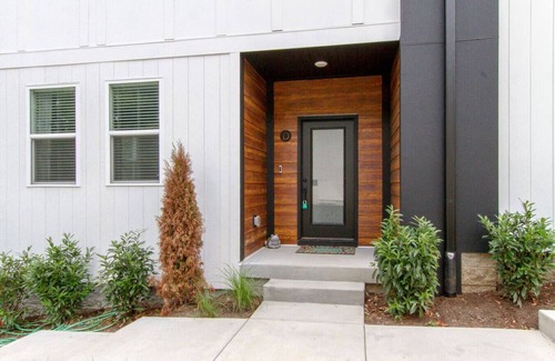 Maxwell Casa | Modern Downtown Home- Great Location