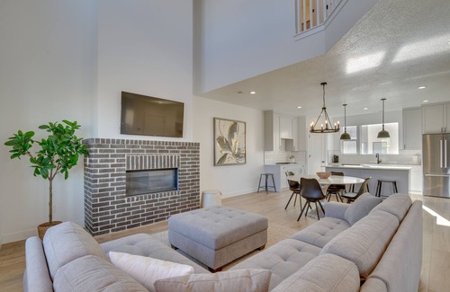 Central Business District Casa | Modern Downtown Provo Townhome w/ Balcony!