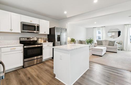 Berea Casa | Modern DownTown Retreat Near Swamp Rabbit Trail townhouse