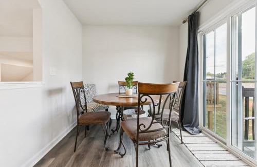 Berea Casa | Modern DownTown Retreat Near Swamp Rabbit Trail townhouse