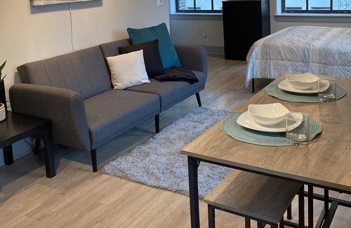 Inner Harbor Apartamento | Modern Downtown Studio Apartment with Rooftop Pool