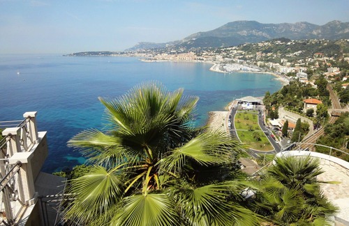 Ventimiglia Casa | Moderna casa de ensueño con una impresionante vista de 180 grados a Antibes