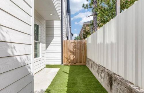 Greater East End Casa | Modern East Downtown Home