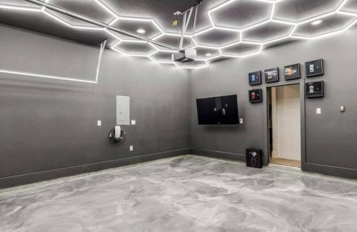 Greater East End Casa | Modern East Downtown Home