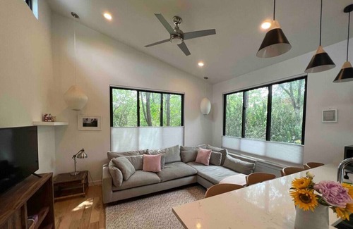 Blackshear-Prospect Hill Apartamento | Modern East Side 1BR Apartment