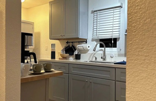 Grant Hill Casa | Modern Eclectic 1BR by Downtown, Airport & More