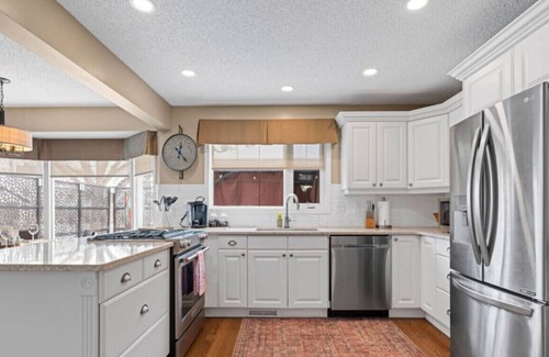 West Edmonton Casa | Modern Eclectic Home~Walk to WEM~AirCon~Yard~Hot Tub