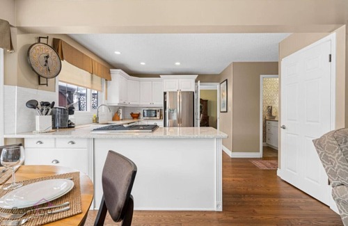 West Edmonton Casa | Modern Eclectic Home~Walk to WEM~AirCon~Yard~Hot Tub