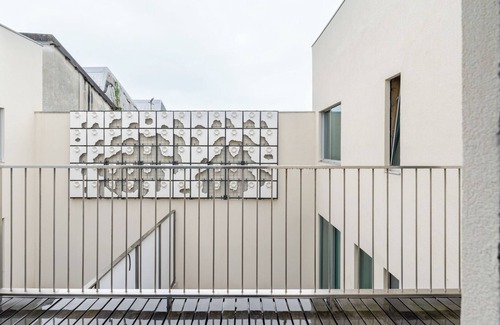 Aldoar Apartamento | HostWise – Modern Elegance w/ Artistic Soul