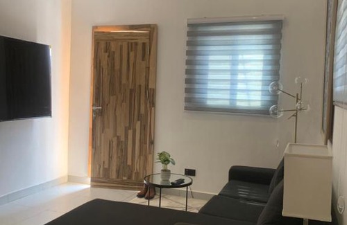 Accra Apartamento | Modern Elegant yet Economic One Bedroom Get away Near Airport