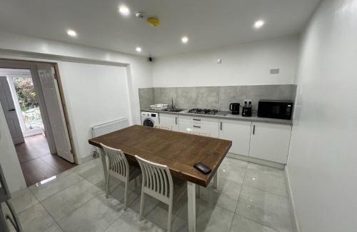Luton Casa | Modern en-suite rooms Luton air port