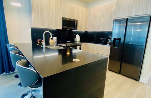 Four Corners Casa | MODERN END UNIT VILLA🌟 SUNNY | 30min ➡️ Disney! 🌴🐾