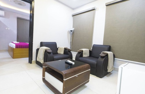 Somolu Apartamento | Modern Ensuite Room – Yaba Lagos Tech District Carnelian A