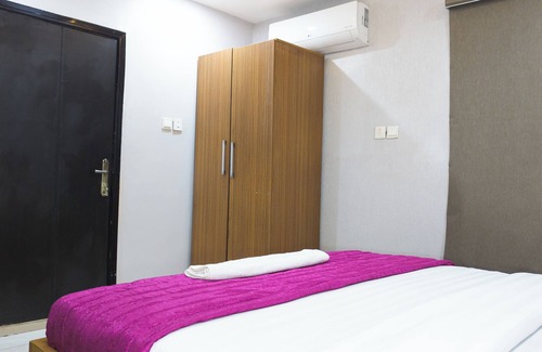 Somolu Apartamento | Modern Ensuite Room – Yaba Lagos Tech District Carnelian A