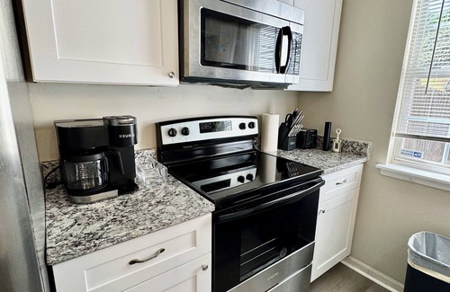 Charlotte Casa | Modern Entire 2-Bedroom House for 6 Guests at University City