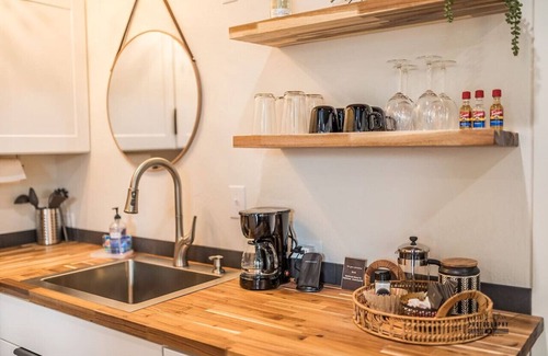 Downtown Apartamento | Modern Escape | Downtown Hotspot Near Hospitals