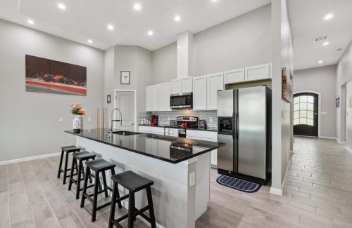 Cedar Creek Casa | Modern Escape in Cedar Creek