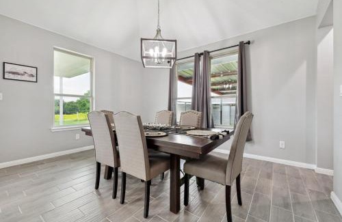 Cedar Creek Casa | Modern Escape in Cedar Creek