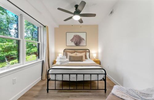 Woodstock Apartamento | Modern Escape, Pool, Golf, Game Room, Gym, 10min Lake & Downtown