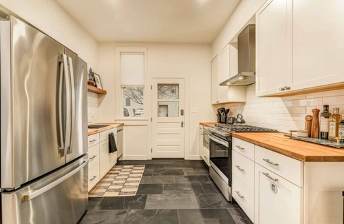 Stroudsburg Apartamento | Modern Escape Steps from Downtown Stroudsburg