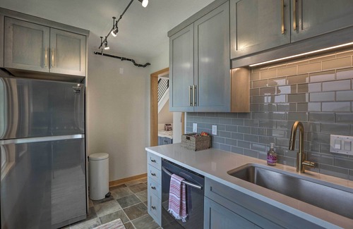 Evergreen Casa | Modern Evergreen Duplex Off I-70 w/ Mountain Views