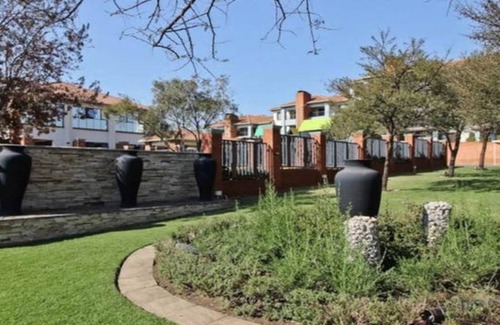 Greater Johannesburg Metropolitan Area Apartamento | Penthouse ejecutivo moderno TODAS las comodidades incluidas
