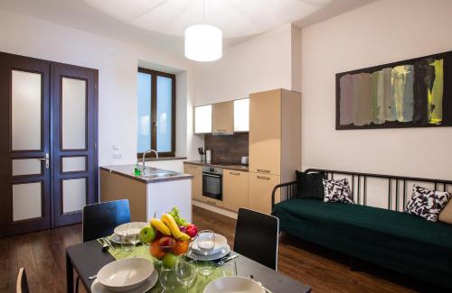 Hradec Kralove Apartamento | Modern family apt. with Central Square entrance