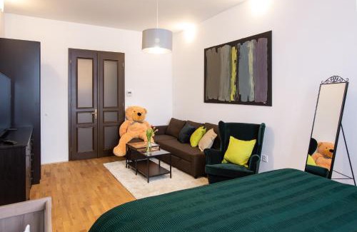 Hradec Kralove Apartamento | Modern family apt. with Central Square entrance