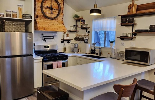 Arrowbear Lake Cabina | Modern Family Cabin in Arrowbear Lake Running Springs minutes to Snow Valley