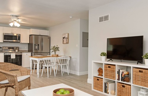 Downtown Dunedin Apartamento | Modern Family-friendly Flat Downtown