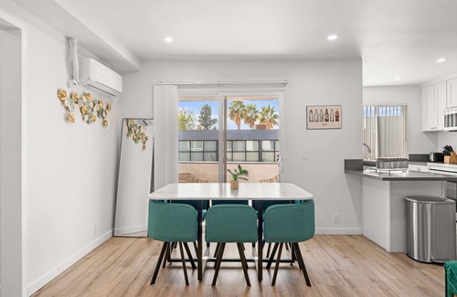 Altadena Apartamento | Modern Family Getaway With Spacious Living Areas