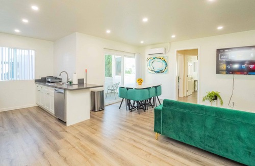 Altadena Apartamento | Modern Family Getaway With Spacious Living Areas