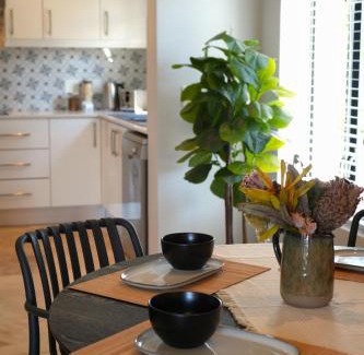 Cape Winelands Casa | Modern Family Golf Lodge in Winelands Paradise