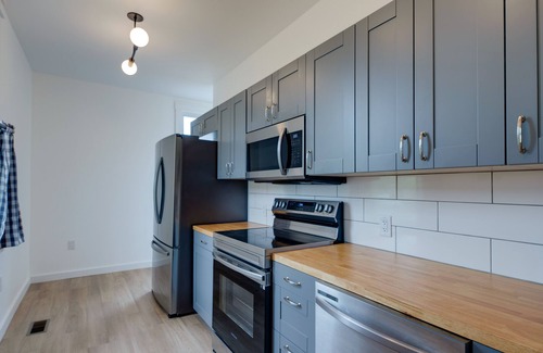 Mason Casa | Modern Family Home in Mason w/ Backyard + Fire Pit
