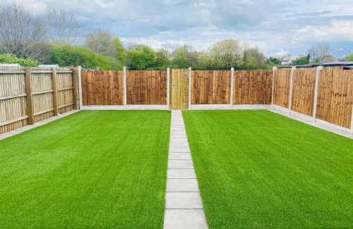 Llandaff North Casa | Modern Family Home with Off-Road Parking